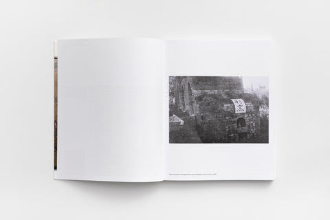 Página interna do livro Shoko Suzuki com fotografia do forno noborigama